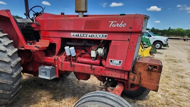 Image of International Harvester 1466 equipment image 2