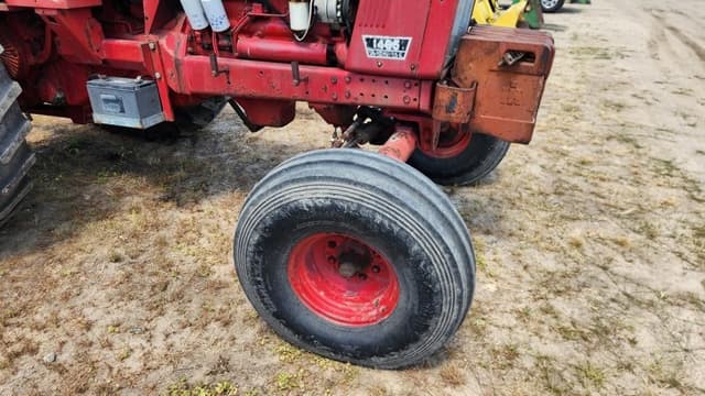 Image of International Harvester 1466 equipment image 1