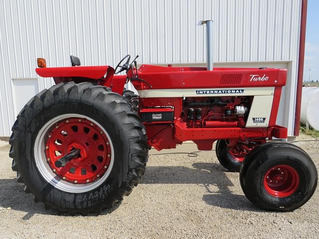 Image of International Harvester 1466 equipment image 2