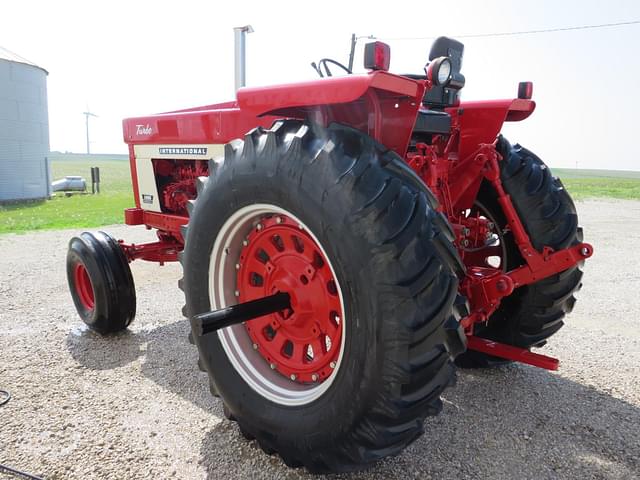 Image of International Harvester 1466 equipment image 4