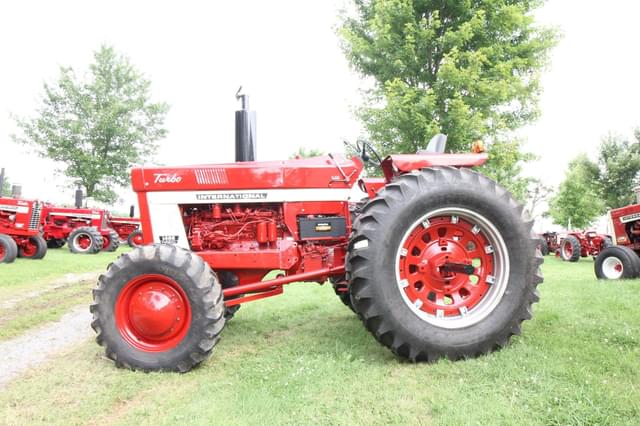 Image of International Harvester 1466 equipment image 3