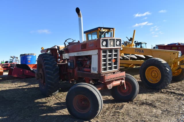 Image of International Harvester 1466 equipment image 2