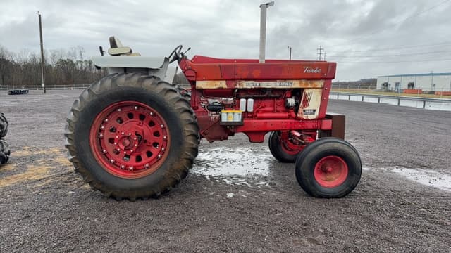 Image of International Harvester 1466 equipment image 4