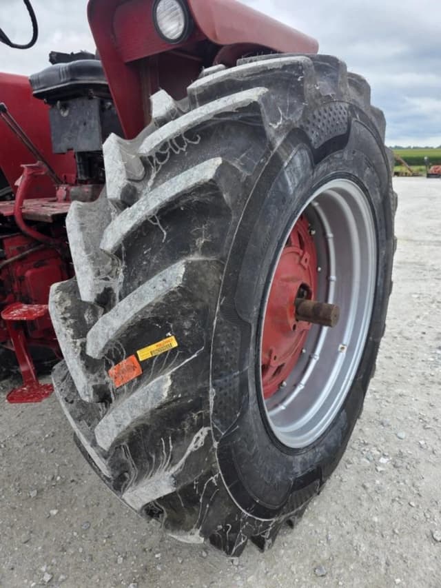 Image of International Harvester 1466 equipment image 3