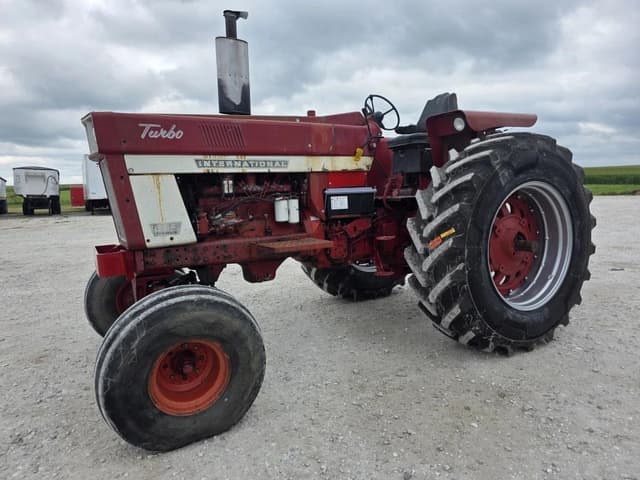 Image of International Harvester 1466 equipment image 1