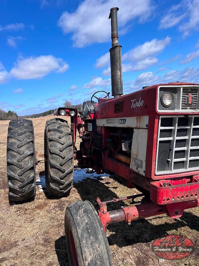 Image of International Harvester 1466 equipment image 2