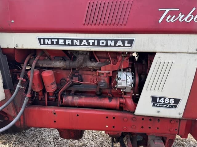 Image of International Harvester 1466 equipment image 4