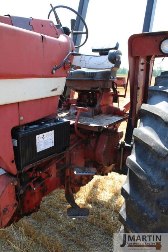 Image of International Harvester 1466 equipment image 4