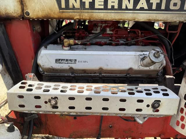 Image of International Harvester 1468 equipment image 2