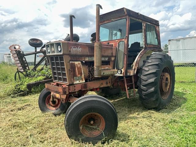 Image of International Harvester 1468 equipment image 1