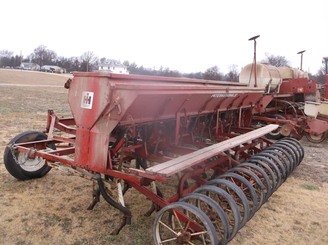 Image of International Harvester 150 Image 1