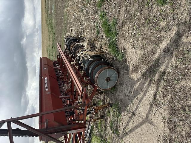 Image of International Harvester 150 equipment image 2