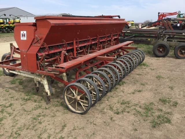 Image of International Harvester 150 equipment image 4