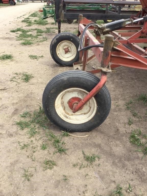Image of International Harvester 150 equipment image 2
