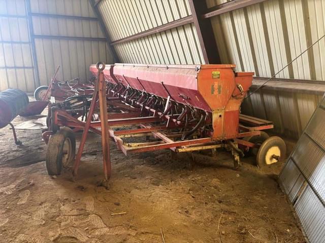 Image of International Harvester 150 equipment image 2