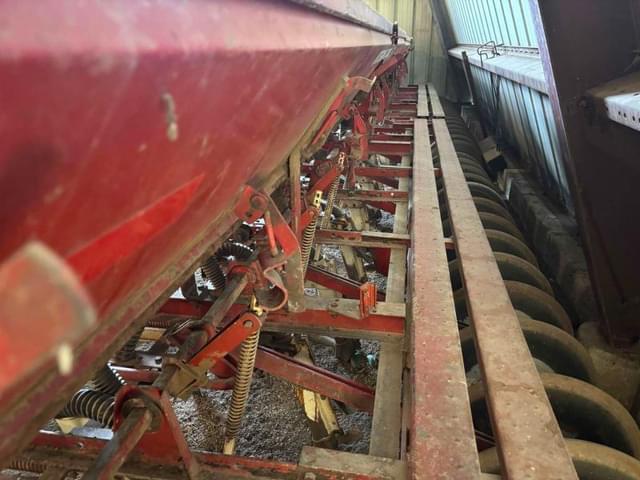 Image of International Harvester 150 equipment image 3