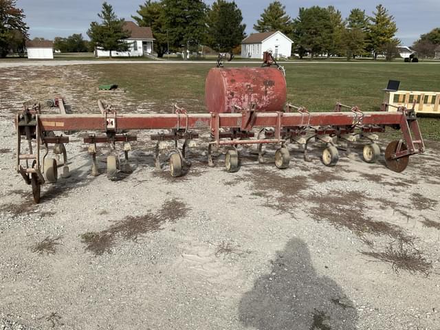 Image of International Harvester 153 equipment image 3