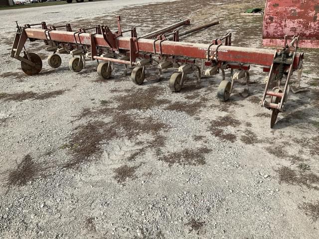 Image of International Harvester 153 equipment image 2