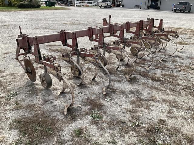 Image of International Harvester 153 equipment image 1