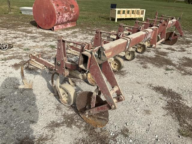 Image of International Harvester 153 equipment image 4