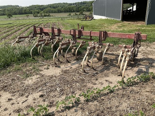 Image of International Harvester 153 equipment image 2