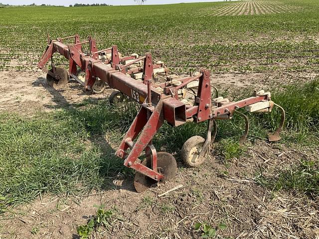 Image of International Harvester 153 equipment image 3