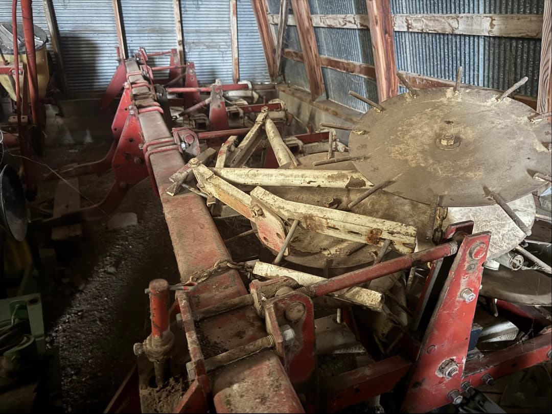 Image of International Harvester 153 Image 0