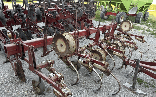 Image of International Harvester 153 equipment image 1