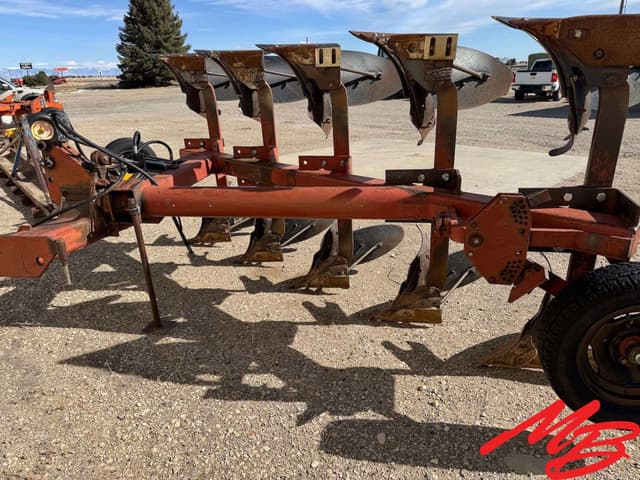 Image of International Harvester 155 equipment image 4