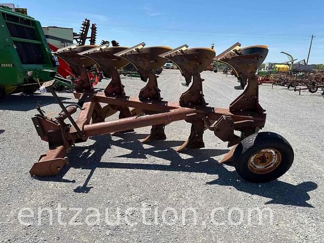 Image of International Harvester 155 equipment image 1