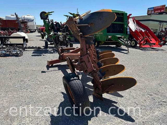 Image of International Harvester 155 equipment image 2