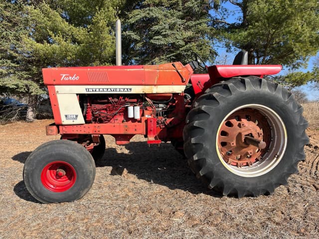 Image of International Harvester 1566 equipment image 2
