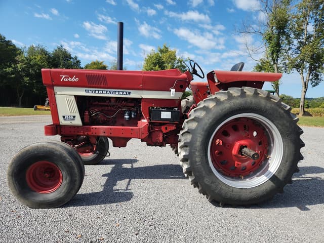 Image of International Harvester 1566 equipment image 1