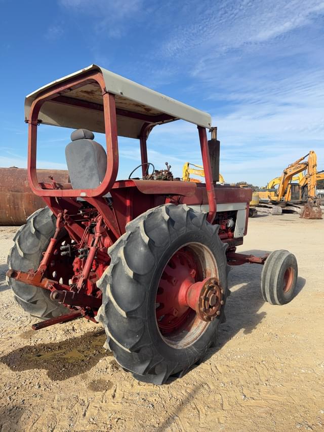 Image of International Harvester 1566 equipment image 2