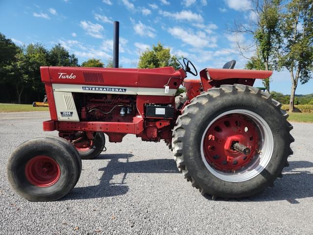Image of International Harvester 1566 equipment image 1