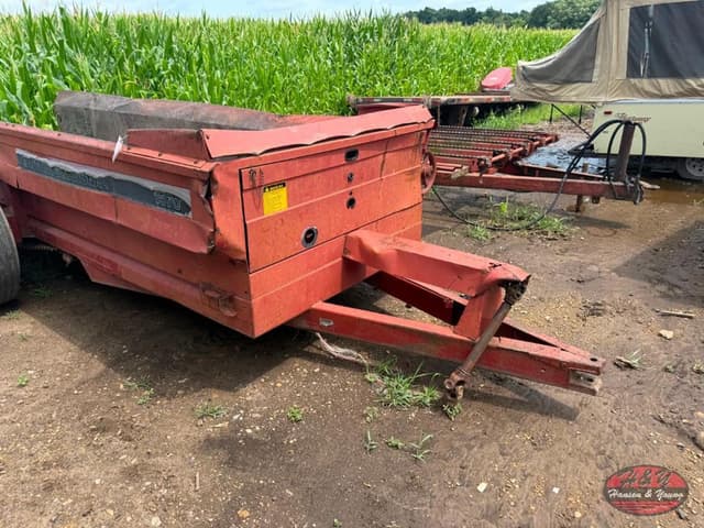 Image of International Harvester 1570 equipment image 1