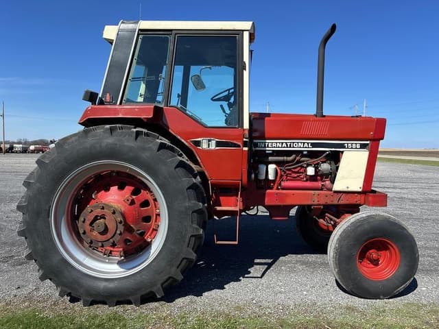 Image of International Harvester 1586 equipment image 2