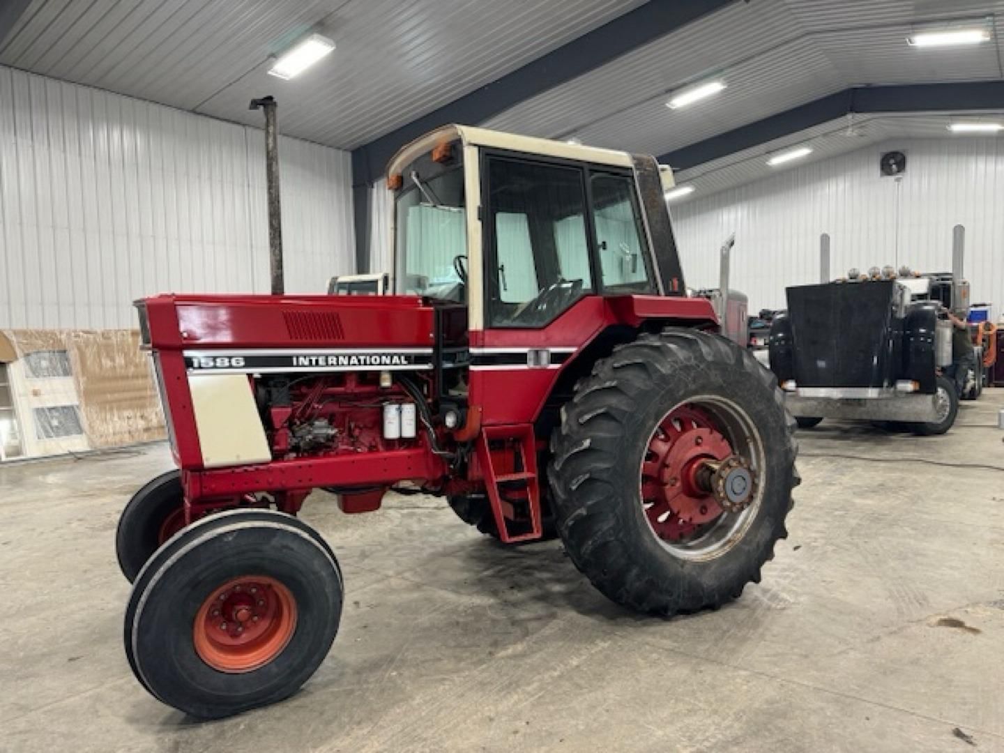 Main image International Harvester 1586