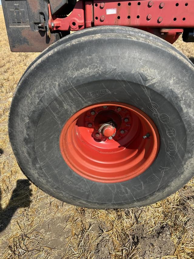 Image of International Harvester 1586 equipment image 4
