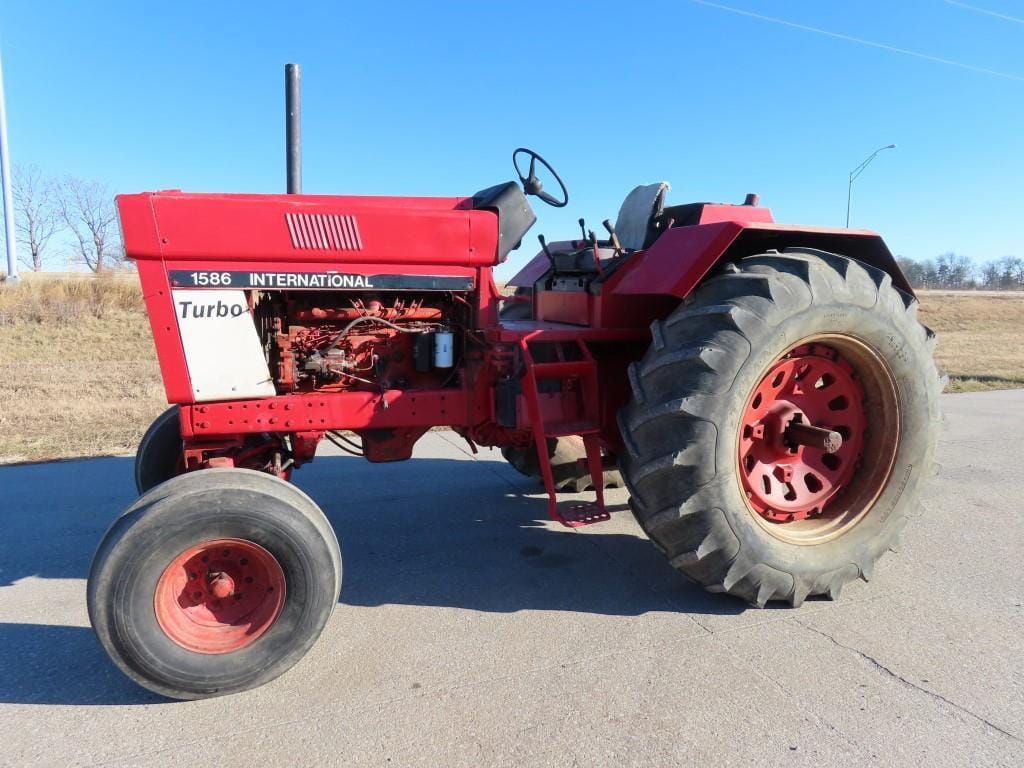 Main image International Harvester 1586