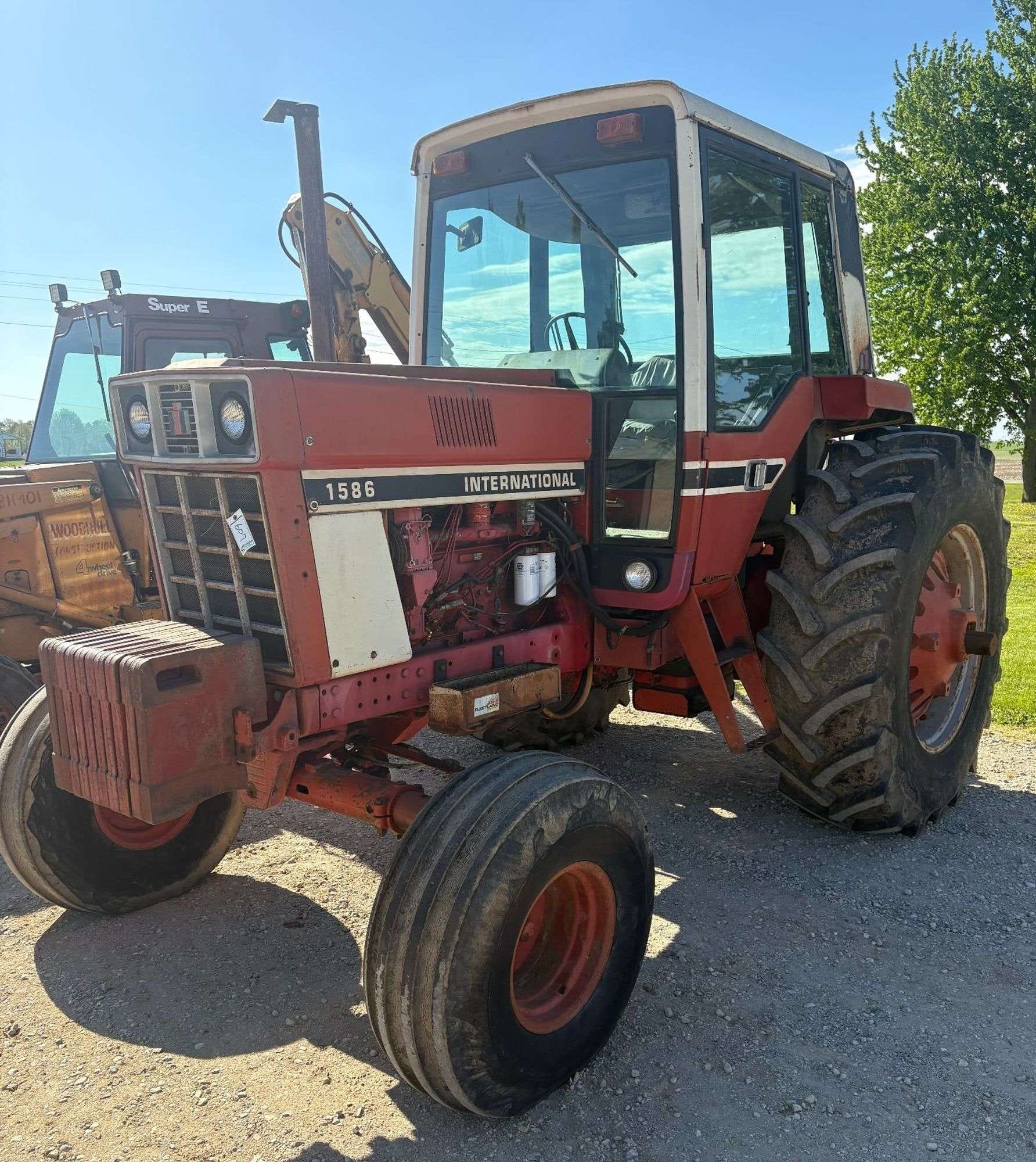 International Harvester 1586 Equipment Image0
