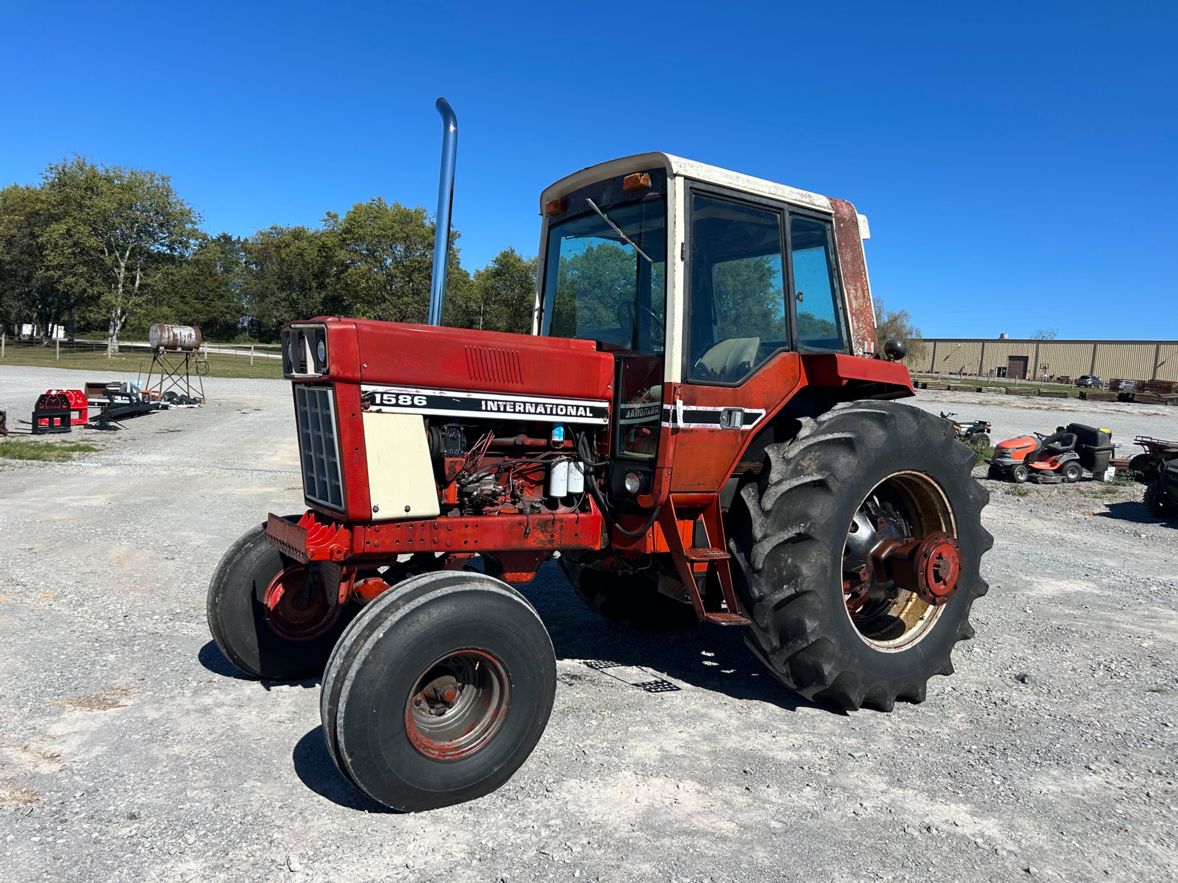 International Harvester 1586 Equipment Image0