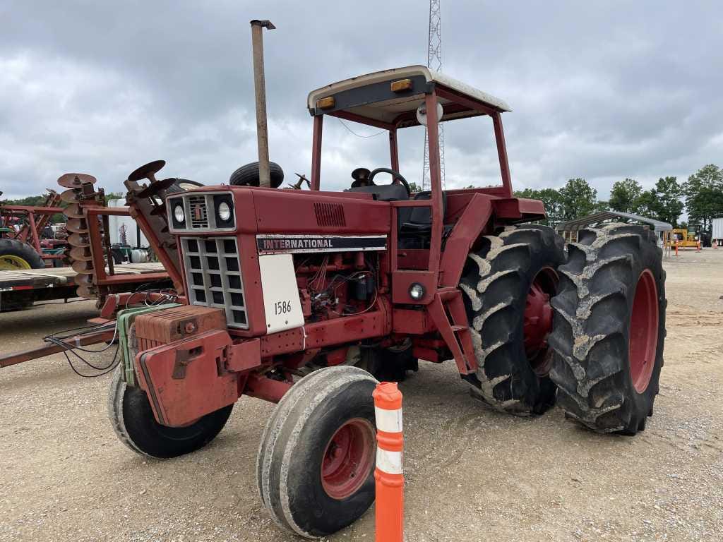 Main image International Harvester 1586