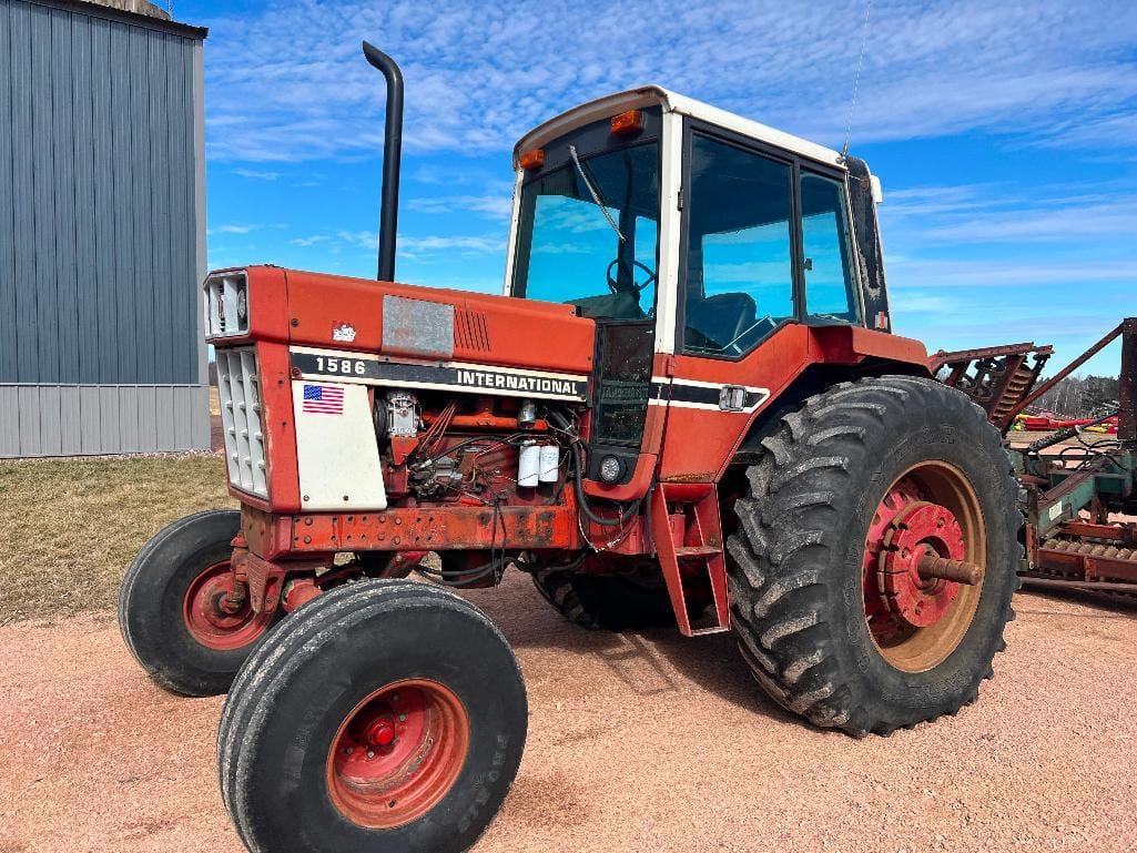 Main image International Harvester 1586