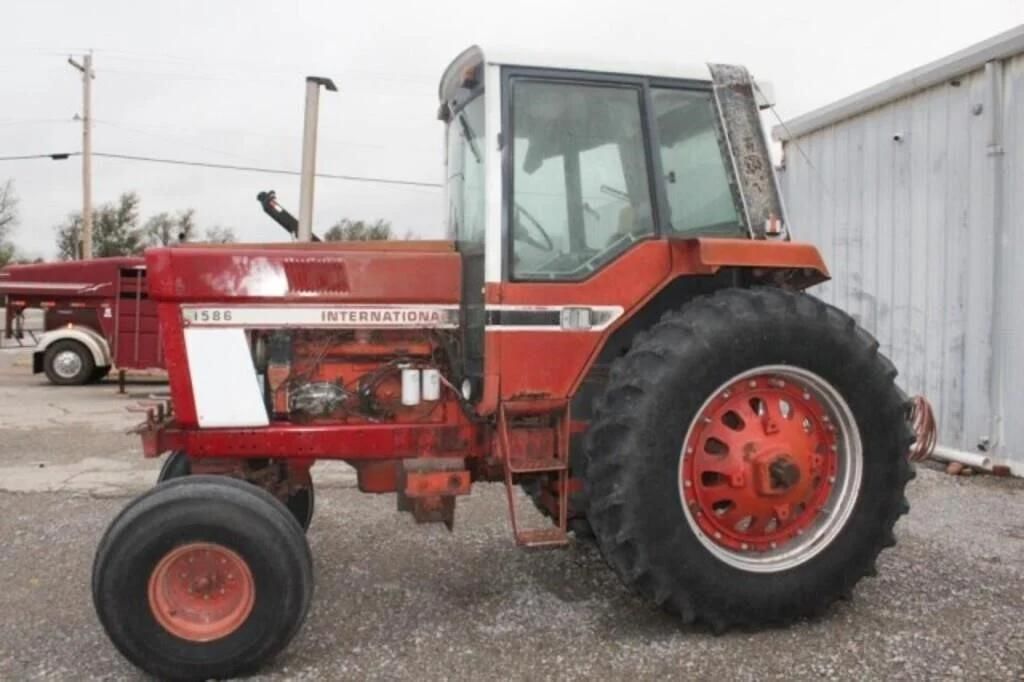 Main image International Harvester 1586
