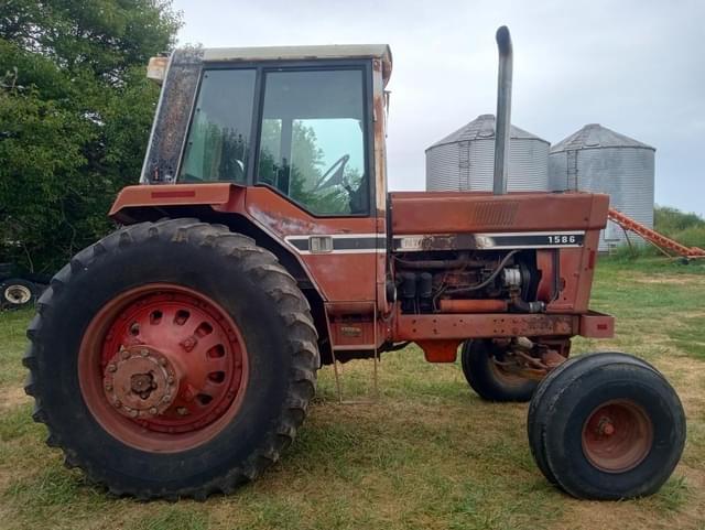Image of International Harvester 1586 equipment image 2