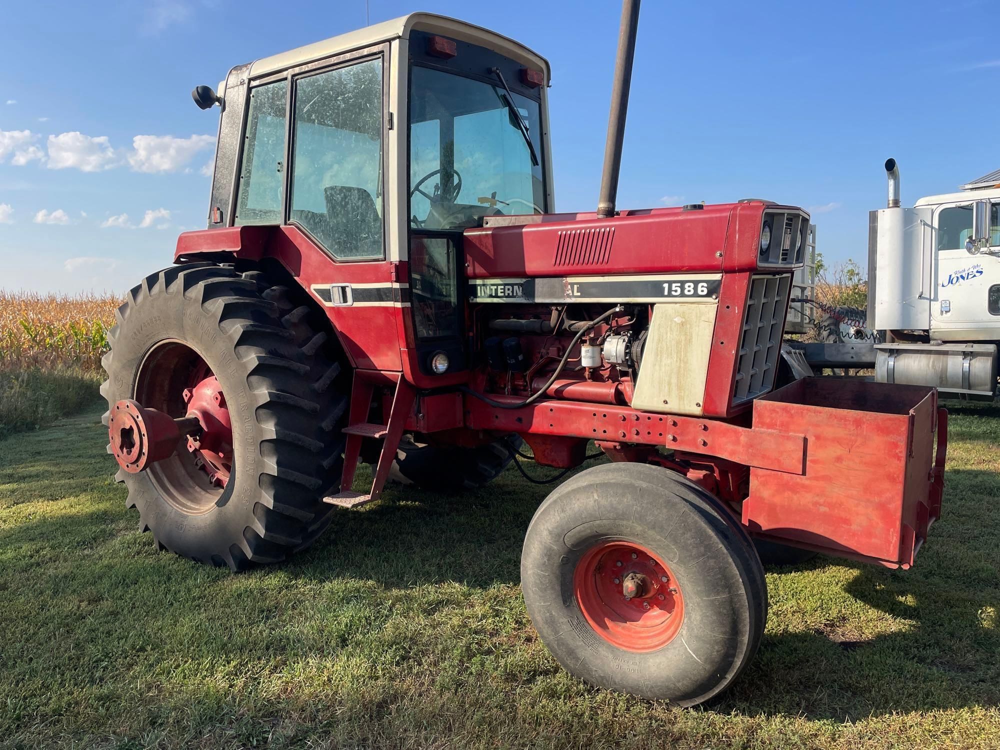 Main image International Harvester 1586