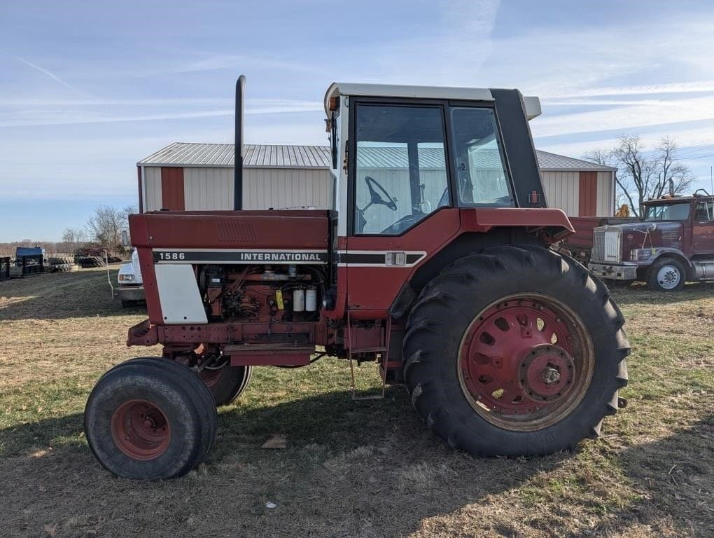 International Harvester 1586 Equipment Image0