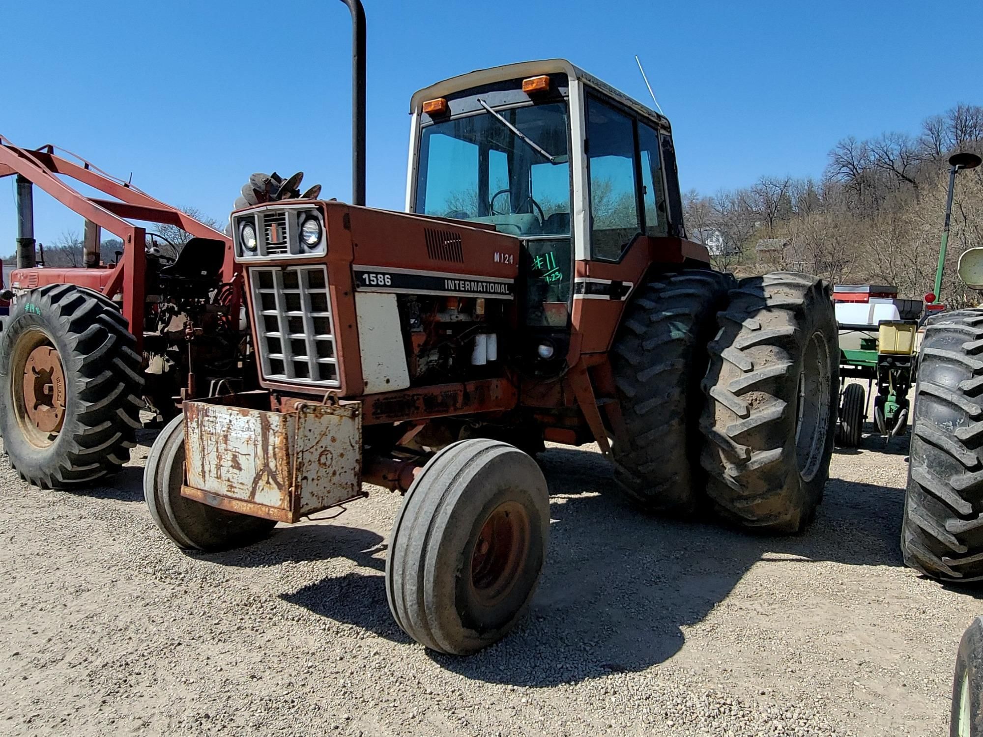 Main image International Harvester 1586