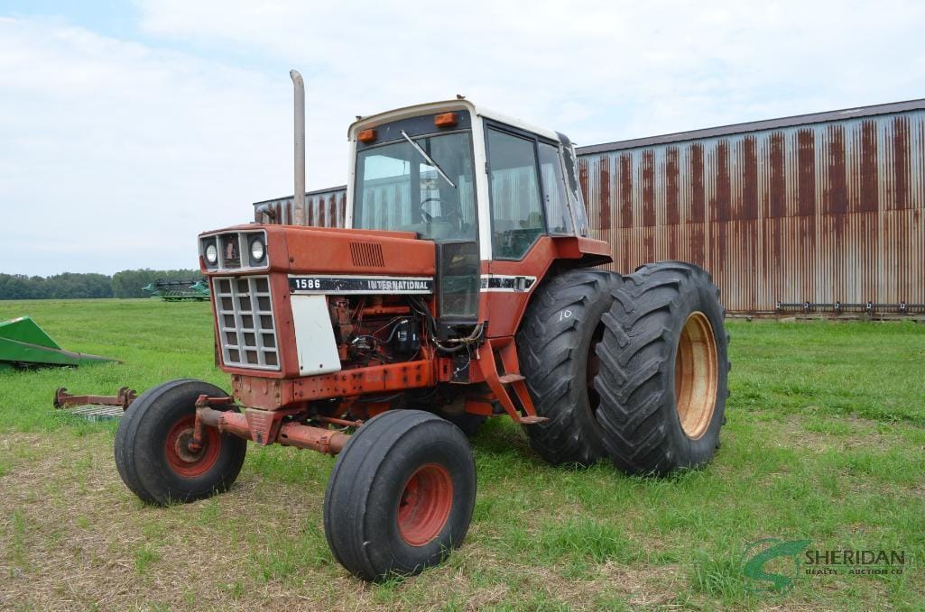 Main image International Harvester 1586